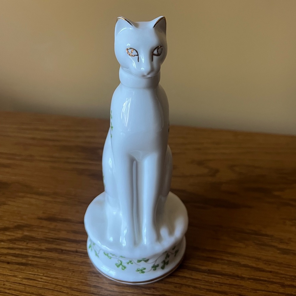 Royal Tara Fine Bone China Cat Figurine Galway Ireland Shamrocks Vintage